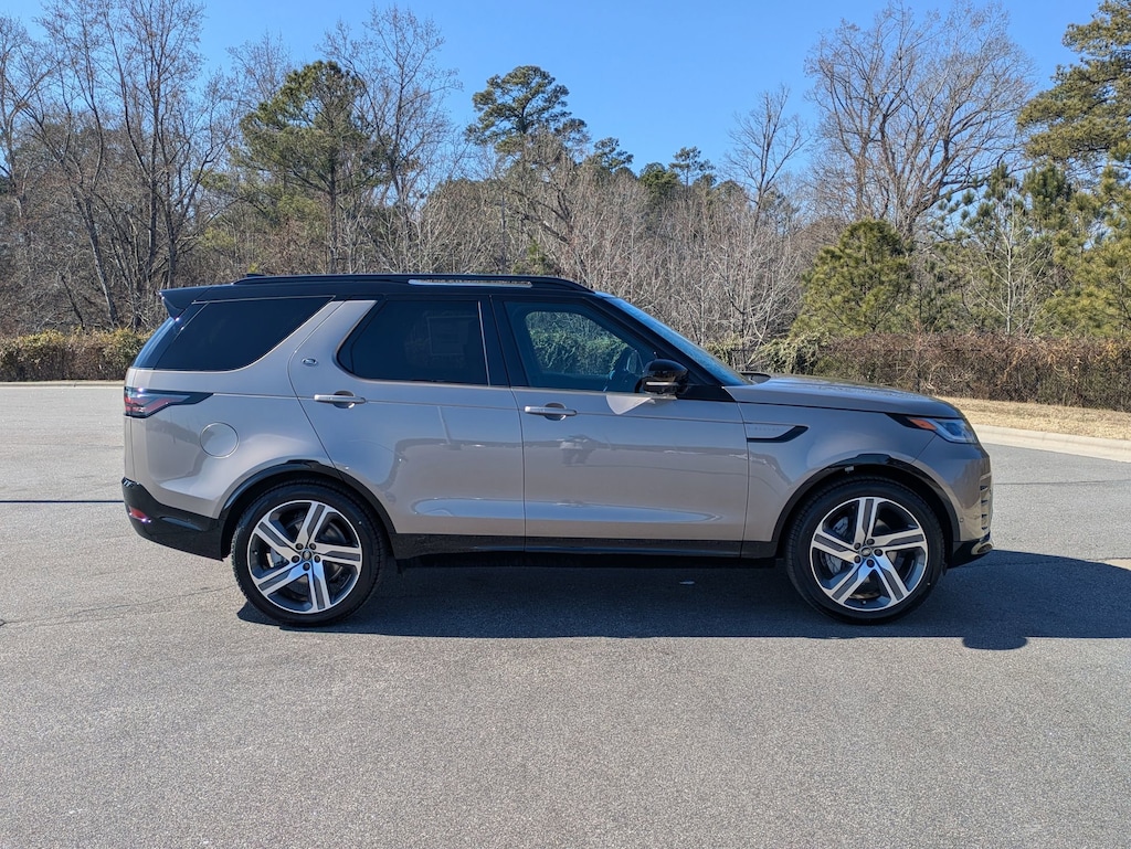New 2026 Land Rover Discovery Dynamic SE SUV