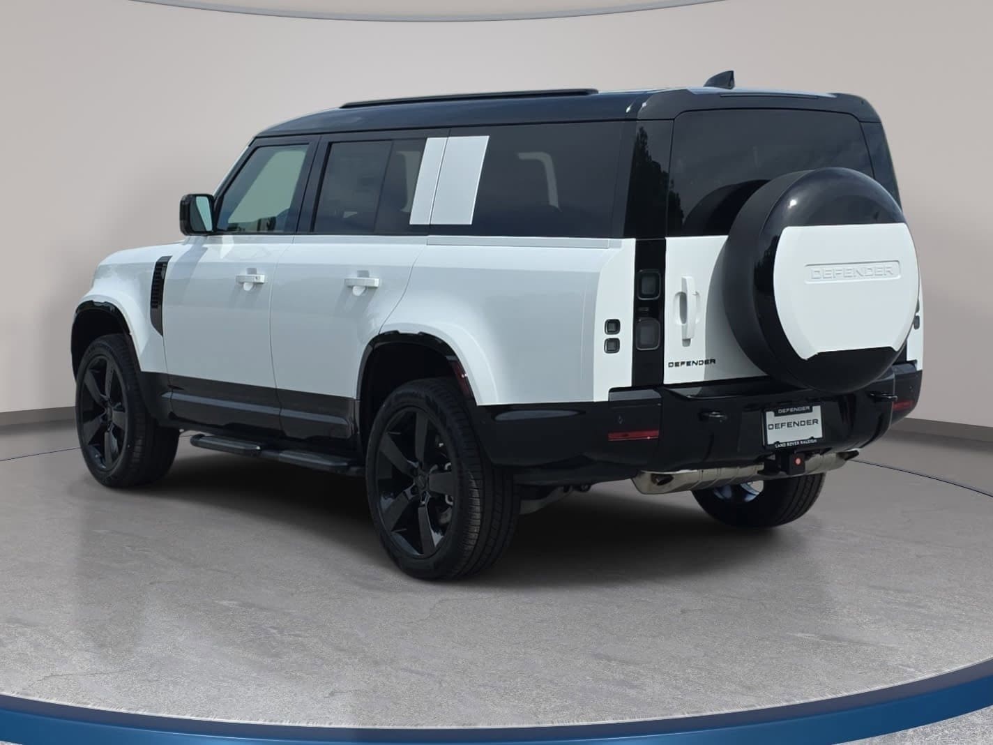 2026 Land Rover Defender X-Dynamic SE - Photo 7