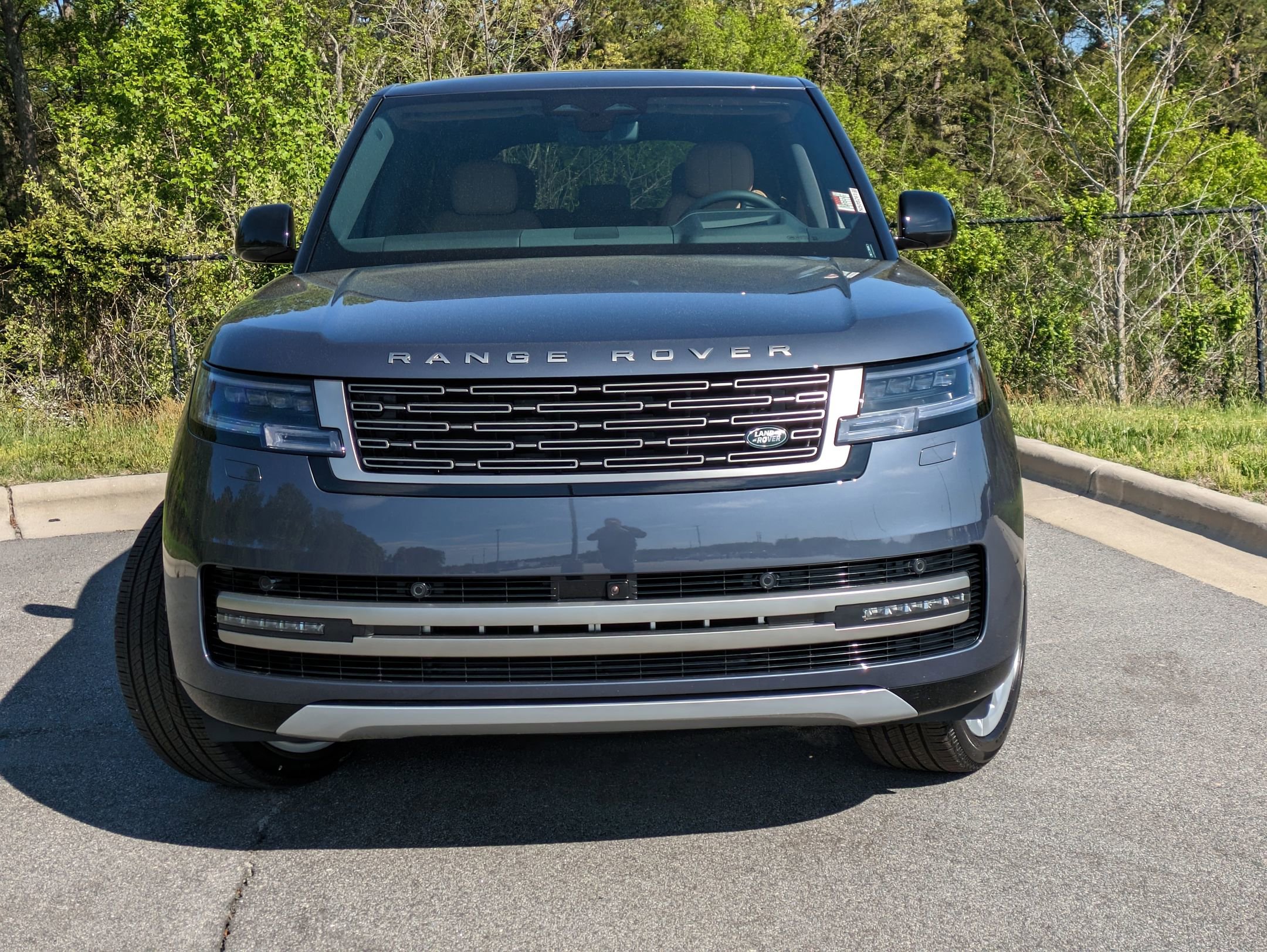 2025 Land Rover Range Rover SE photo 3