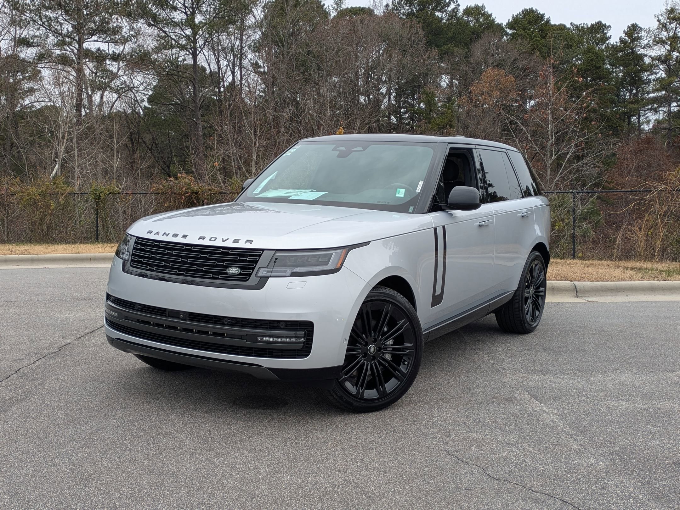 2025 Land Rover Range Rover SE's photo