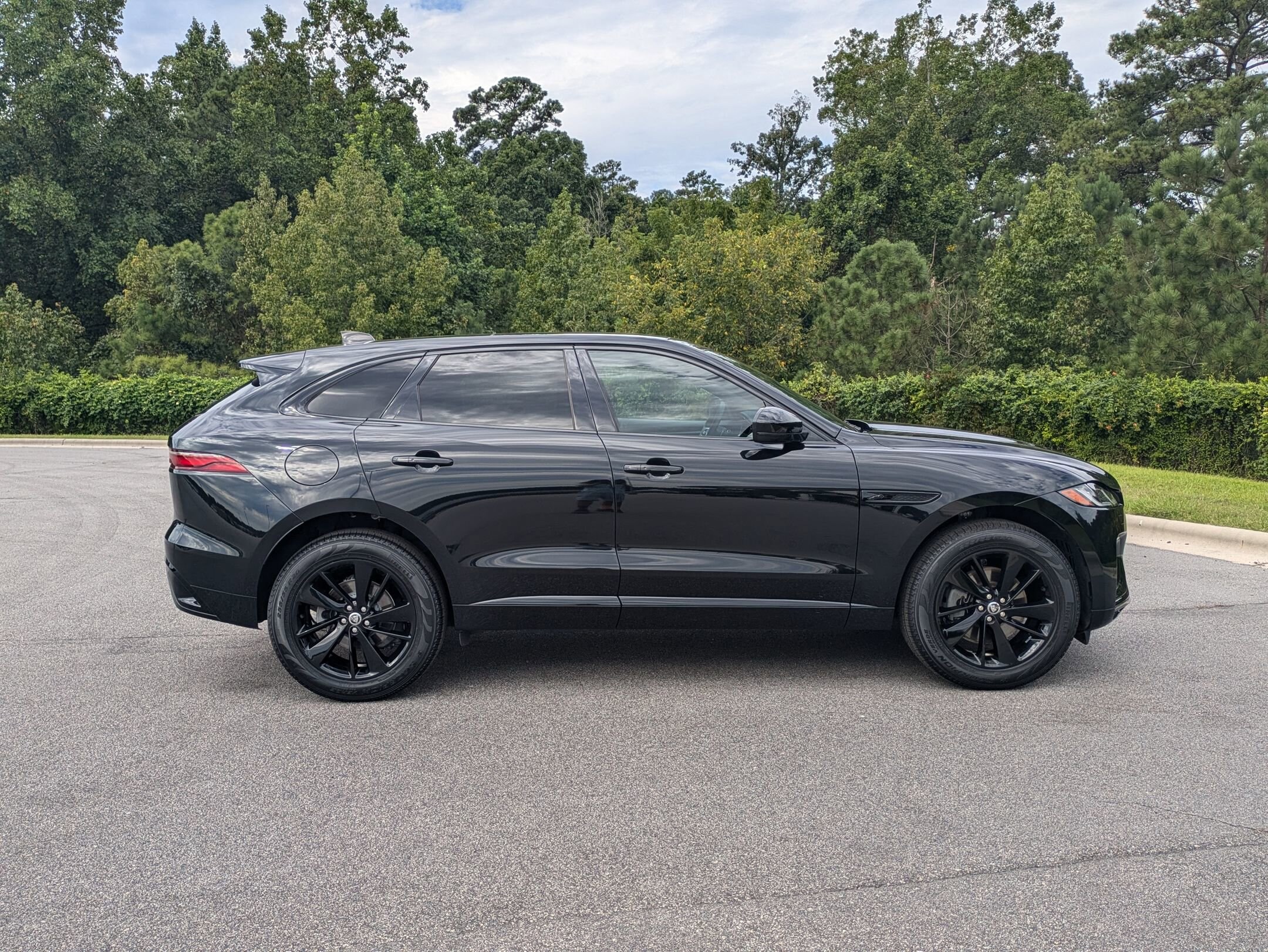 2024 Jaguar F-PACE P250 R-Dynamic S photo 3
