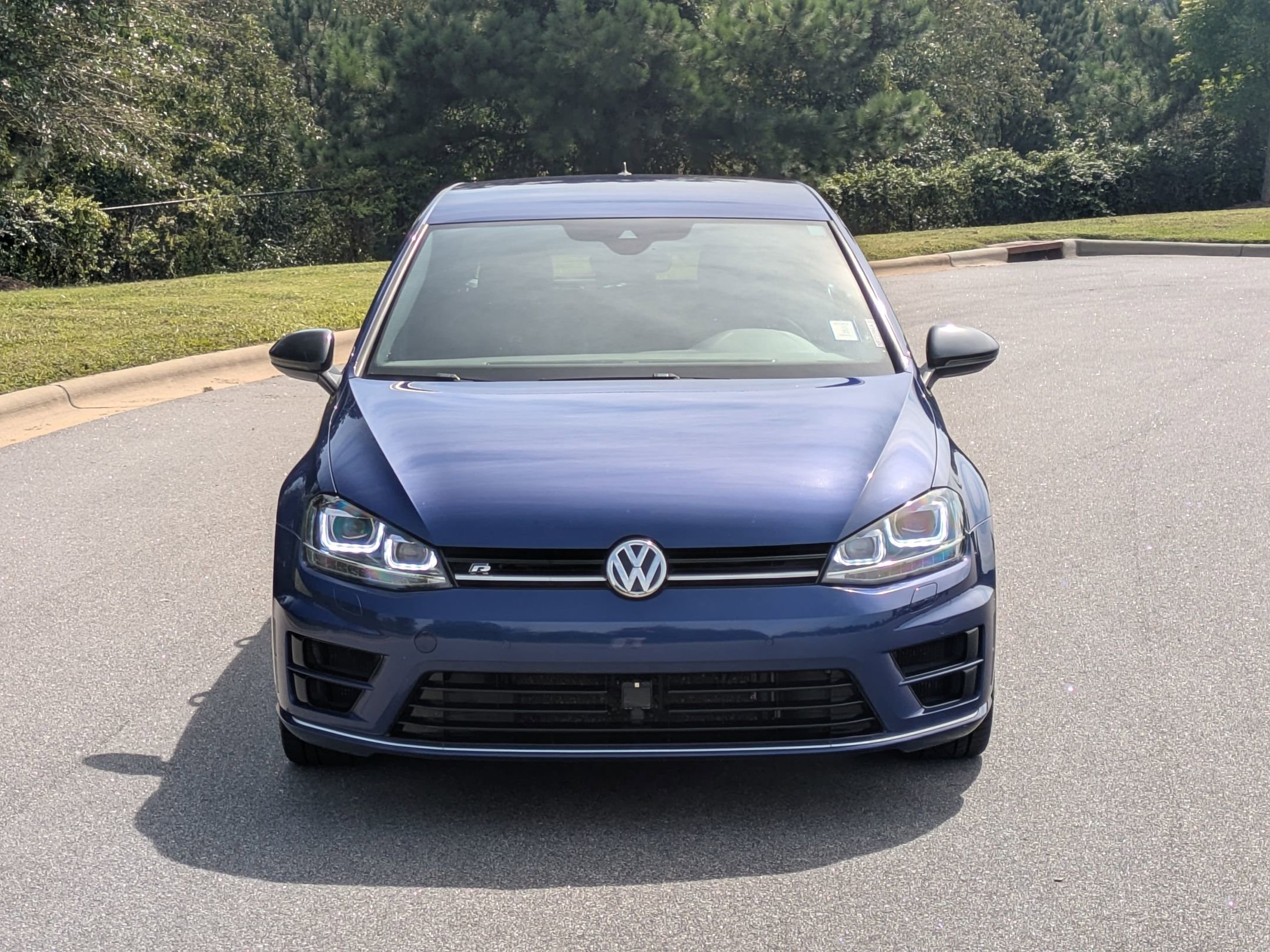 2017 Volkswagen Golf R 4Motion photo 2
