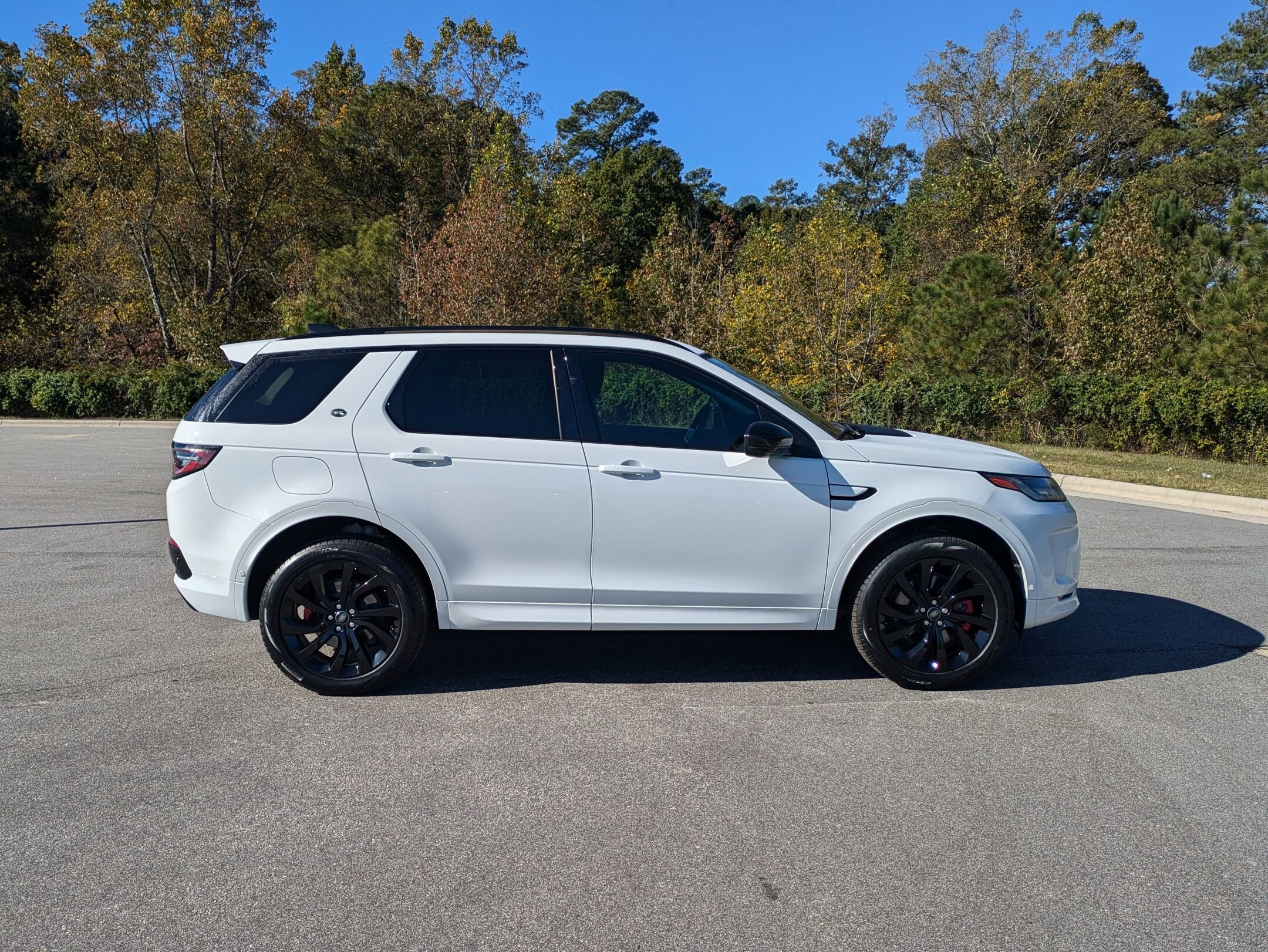 2025 Land Rover Discovery Sport S photo 4