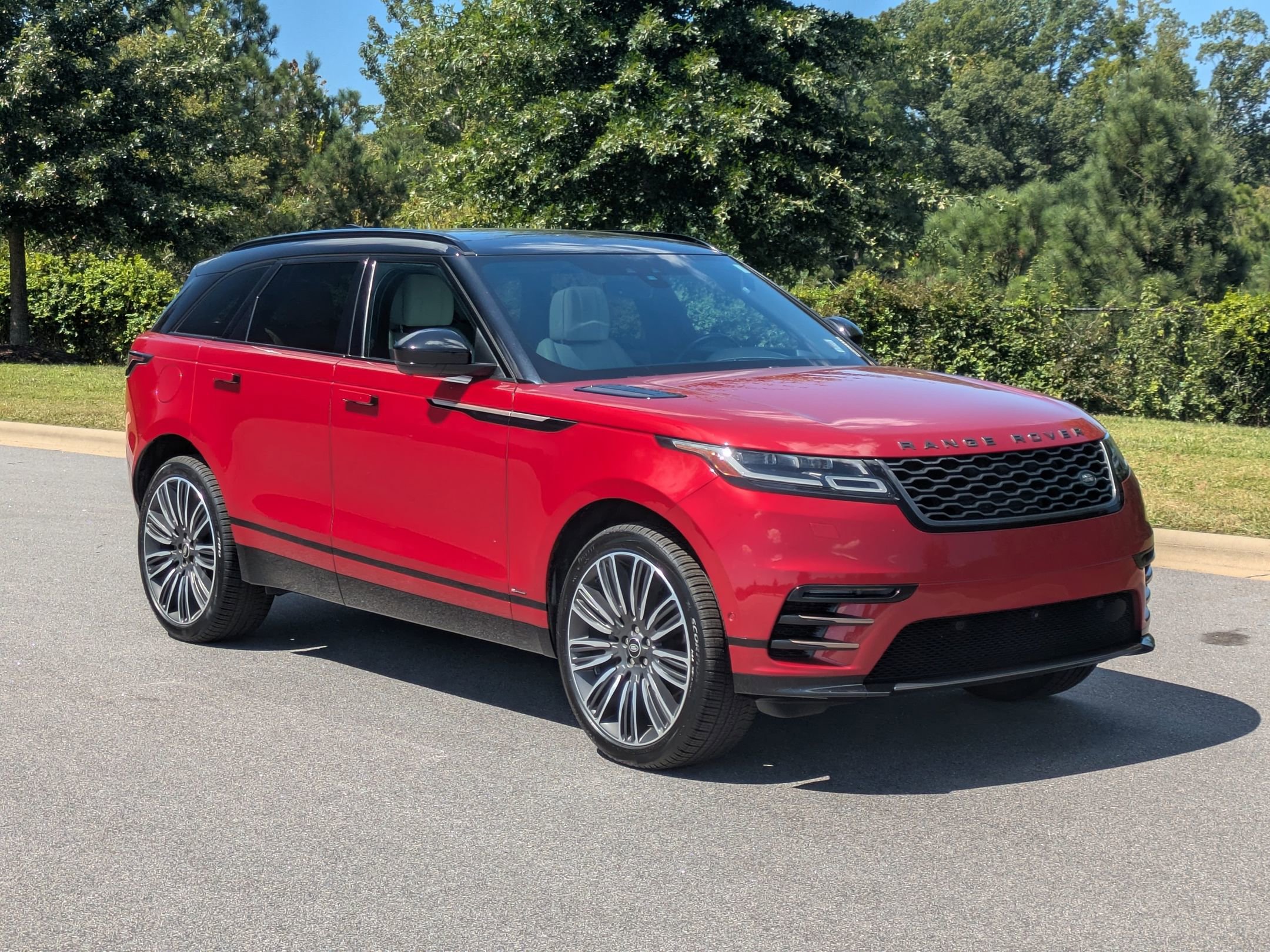 2019 Land Rover Range Rover Velar R-Dynamic SE photo 2