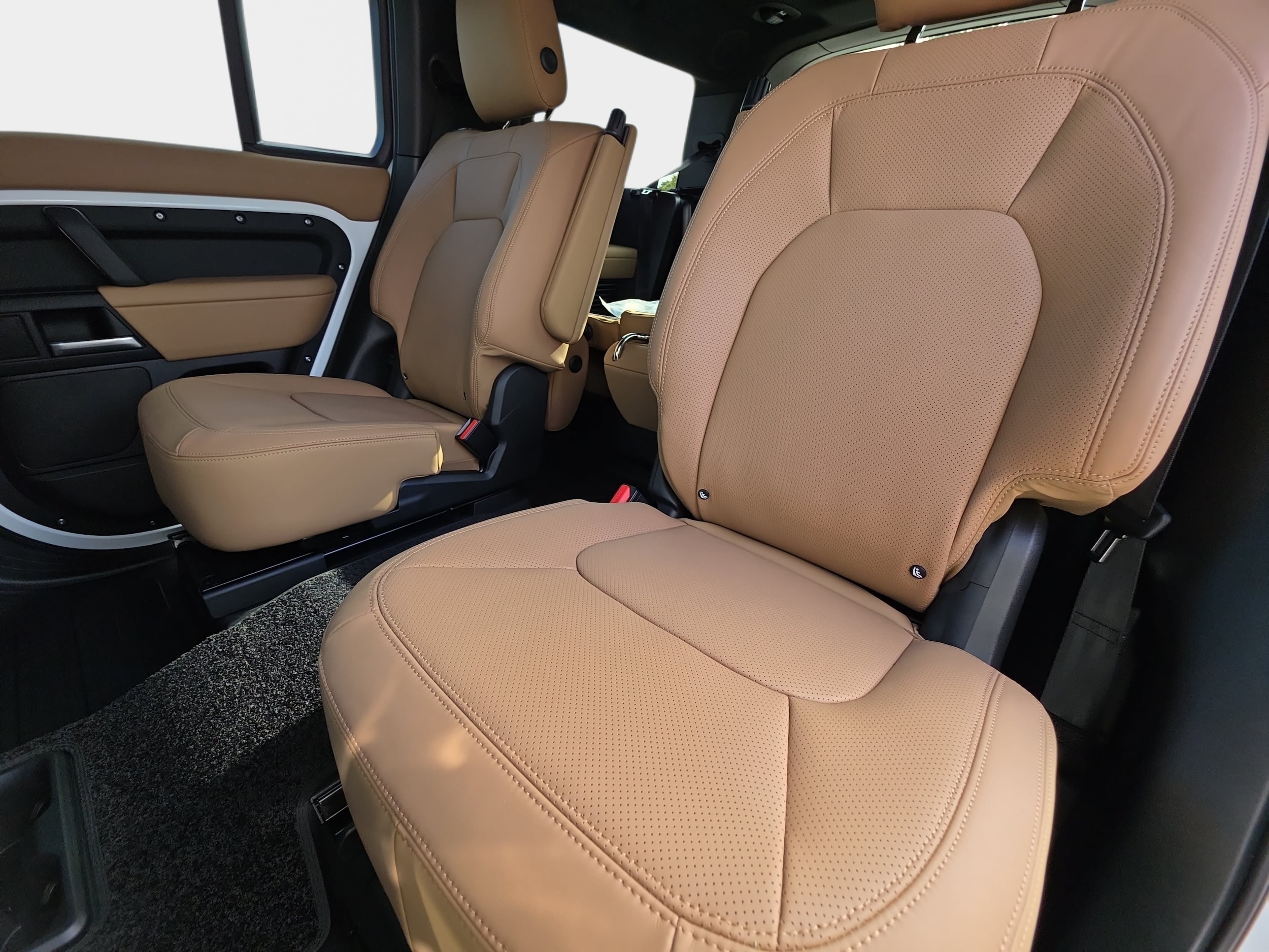 2026 Land Rover Defender X-Dynamic SE - Photo 14