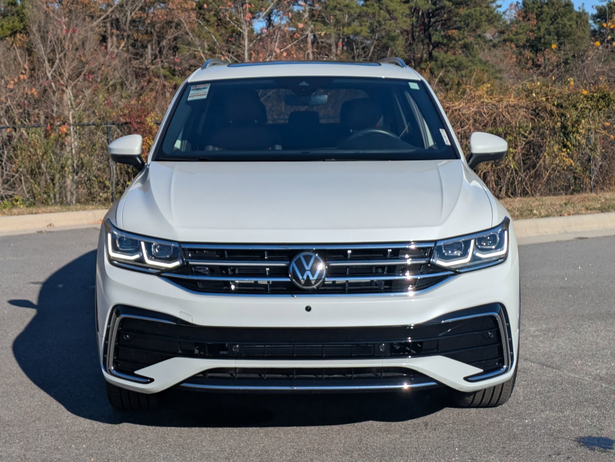 2024 Volkswagen Tiguan SEL R-Line Black photo 2