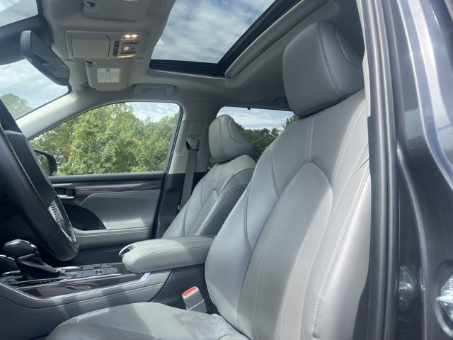 2023 Toyota Highlander Hybrid Limited photo 3