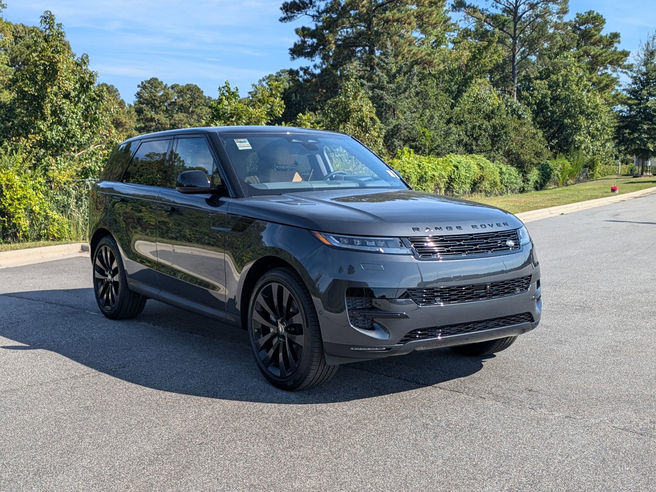 2025 Land Rover Range Rover Sport SE photo 3
