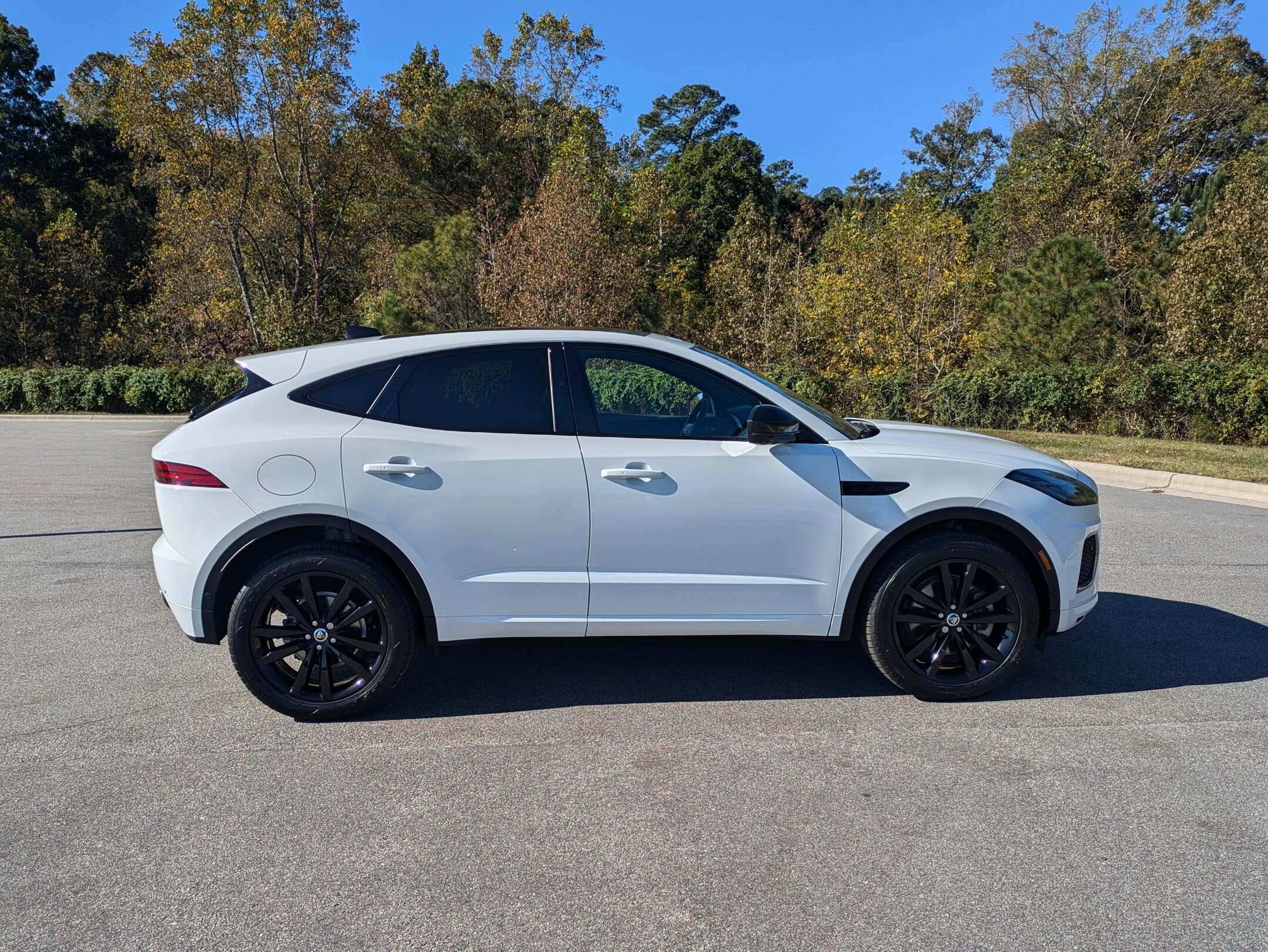 2024 Jaguar E-PACE R-Dynamic SE photo 2