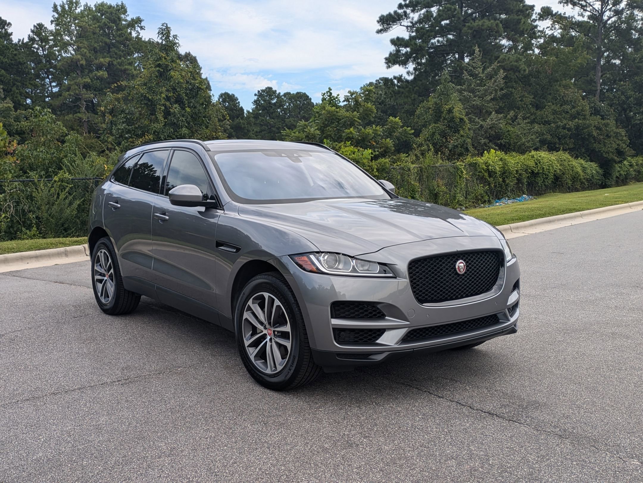 2020 Jaguar F-PACE Premium photo 3