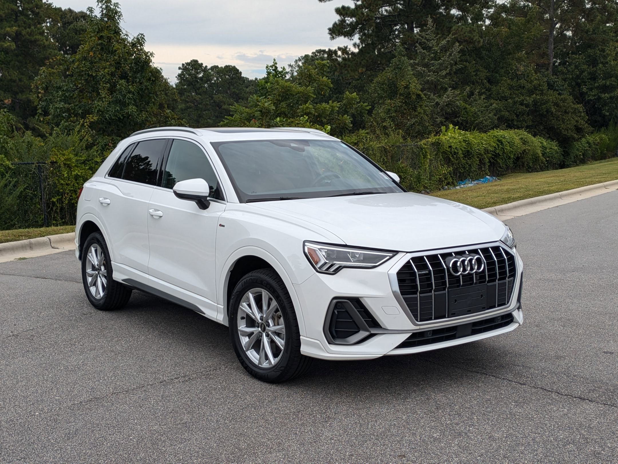 2023 Audi Q3 S line Premium photo 2