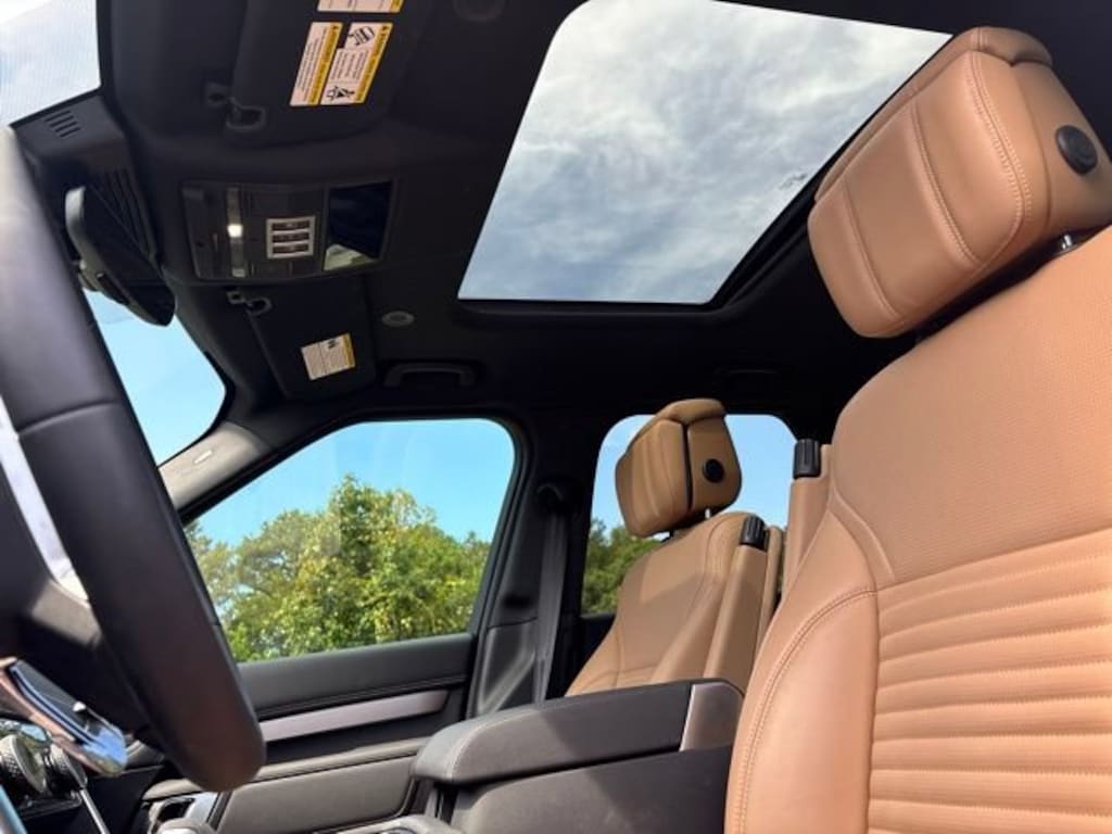 Used 2025 Land Rover Discovery Dynamic SE SUV
