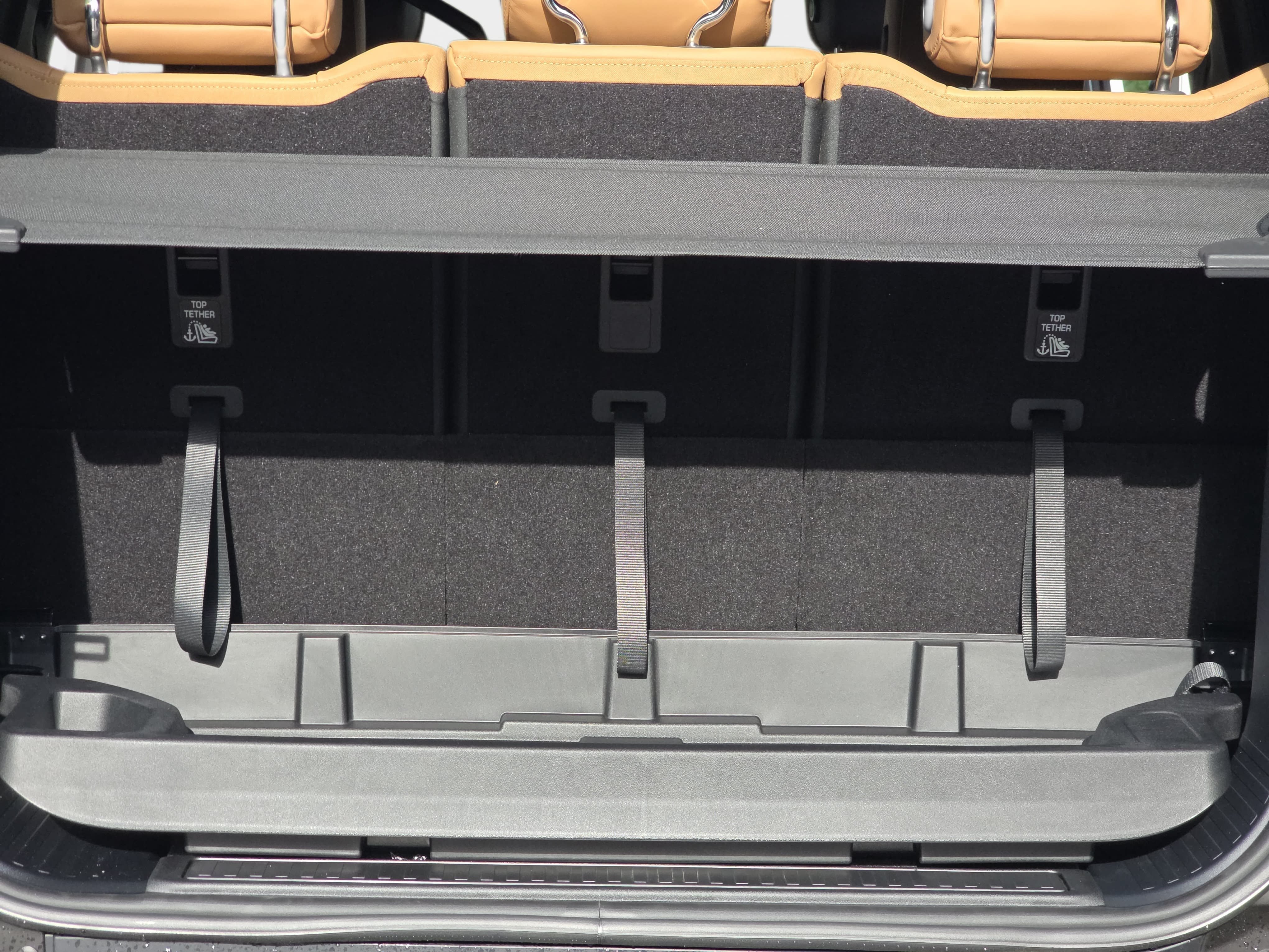 2026 Land Rover Defender X-Dynamic SE - Photo 12