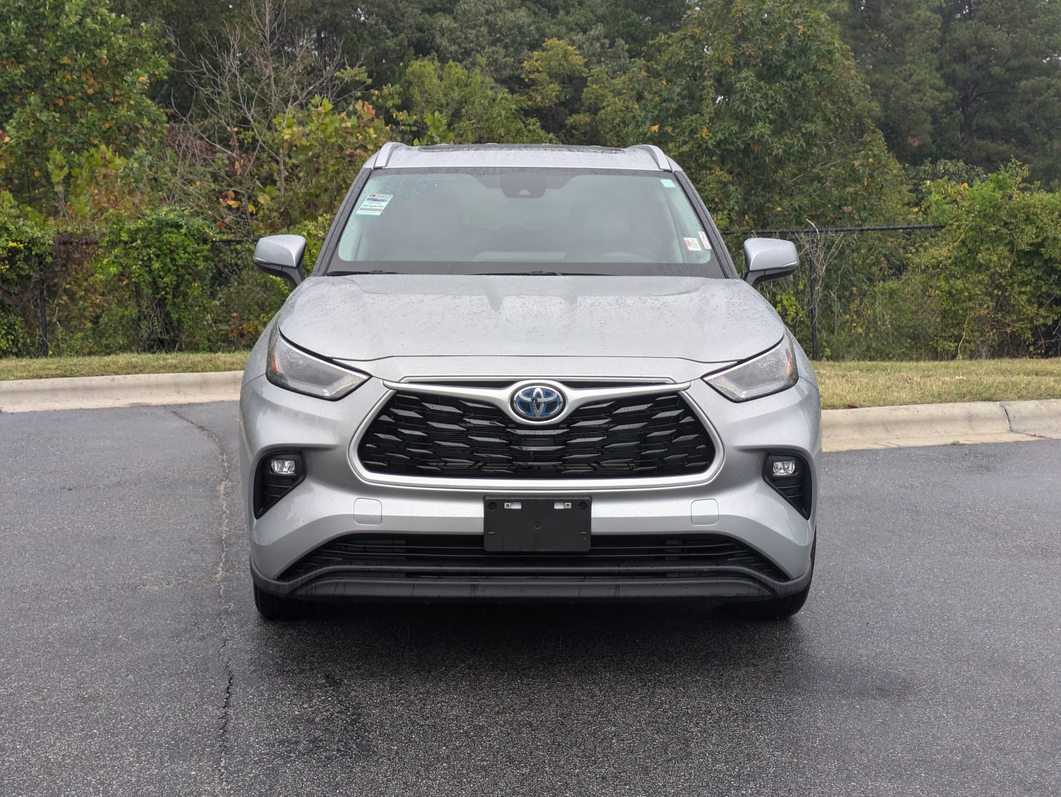 2023 Toyota Highlander Hybrid XLE photo 2