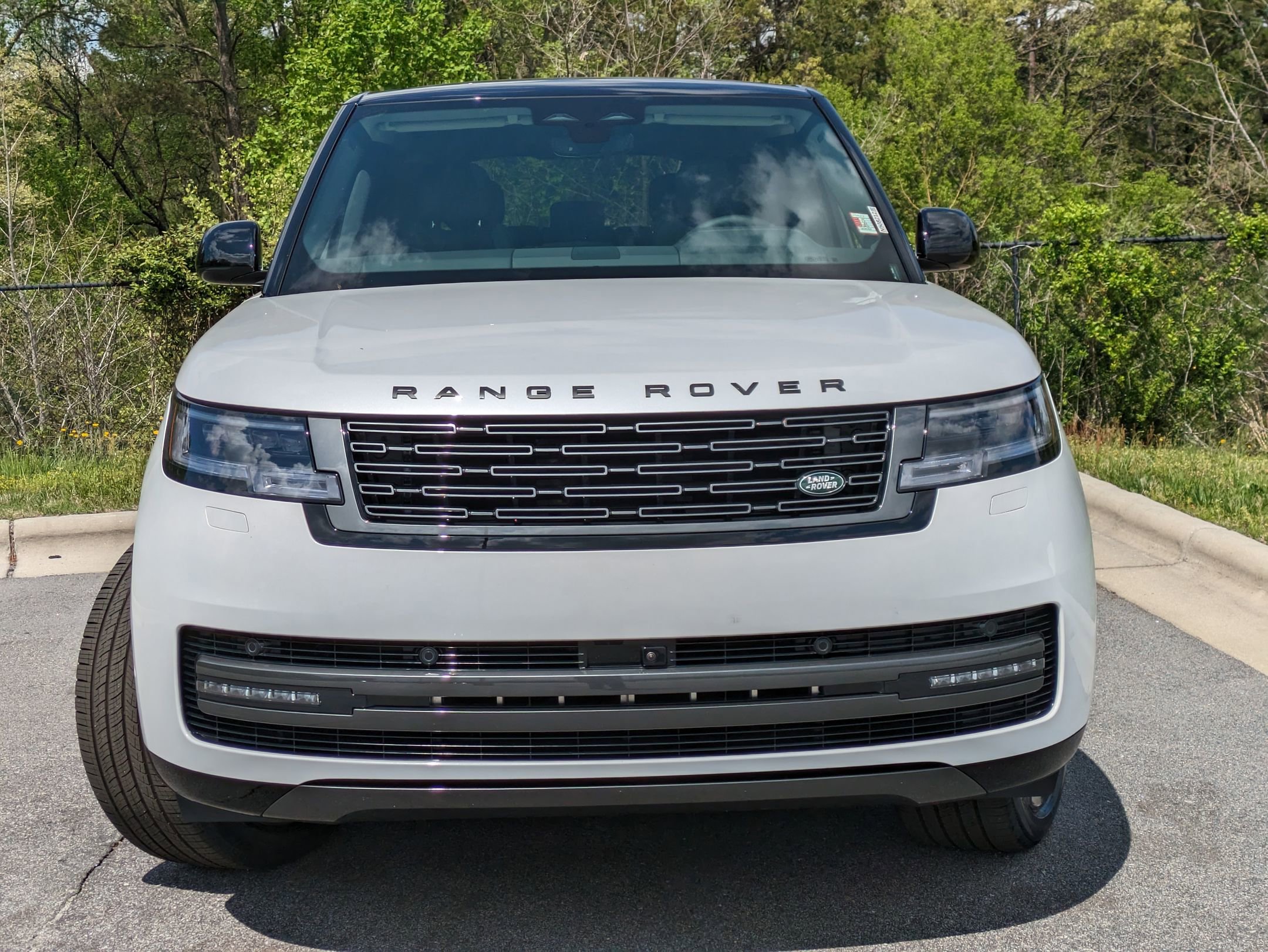 2025 Land Rover Range Rover SE photo 2