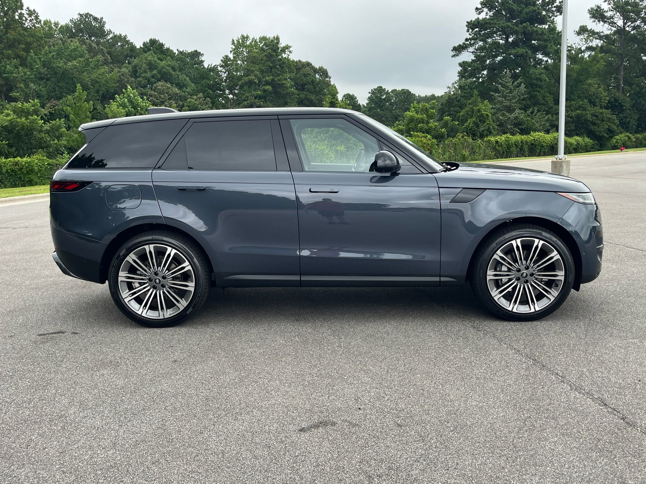 2025 Land Rover Range Rover Sport SE photo 4