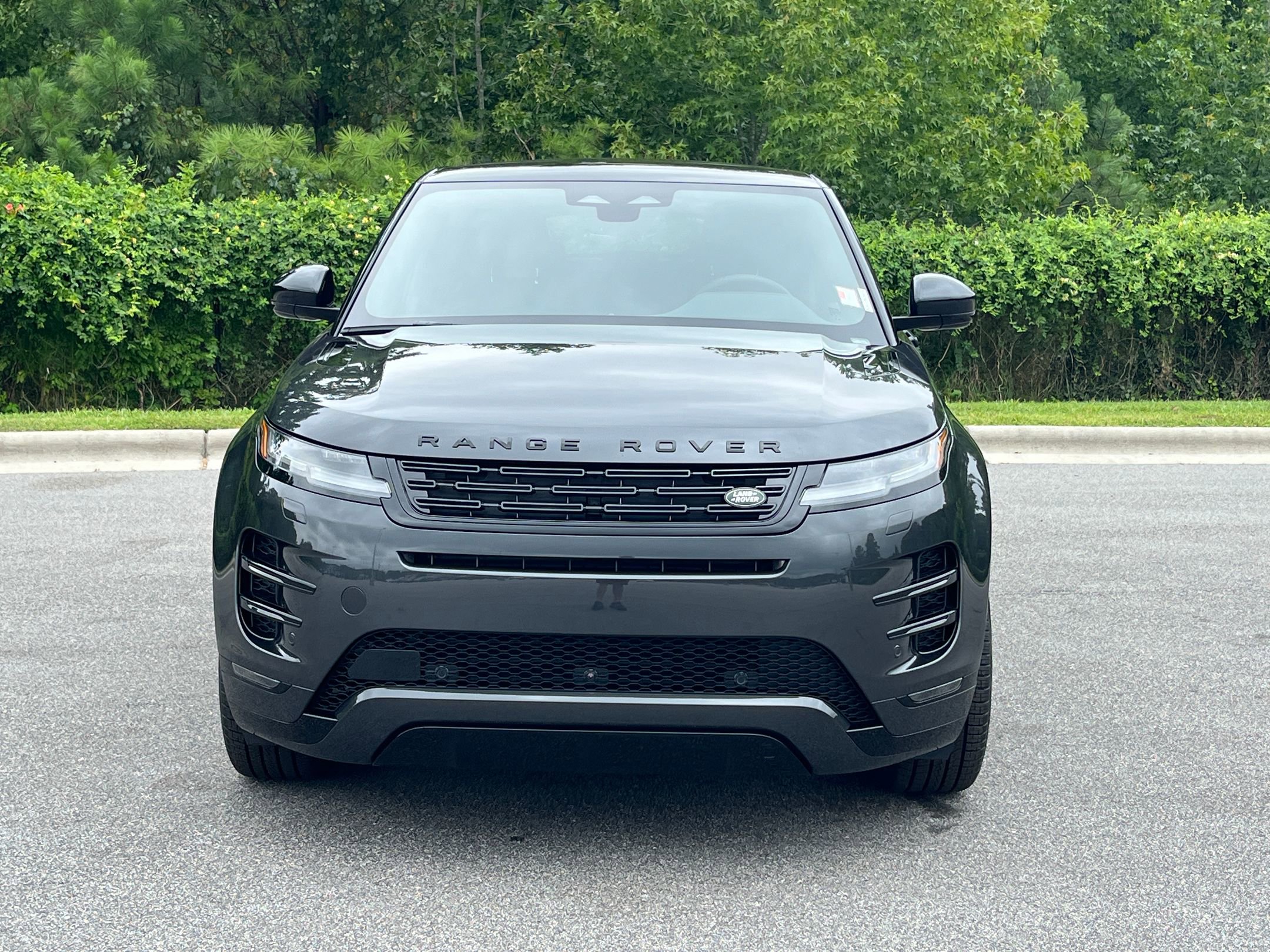 2026 Land Rover Range Rover Evoque Dynamic SE photo 2