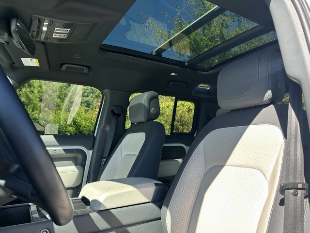 2023 Land Rover Defender X-Dynamic SE photo 2