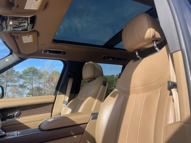 2024 Land Rover Range Rover SE photo 2