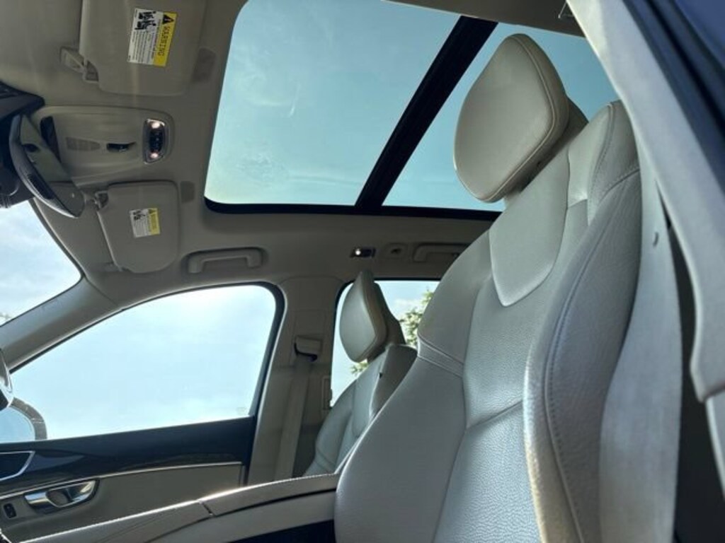 Used 2017 Volvo XC90 Momentum SUV