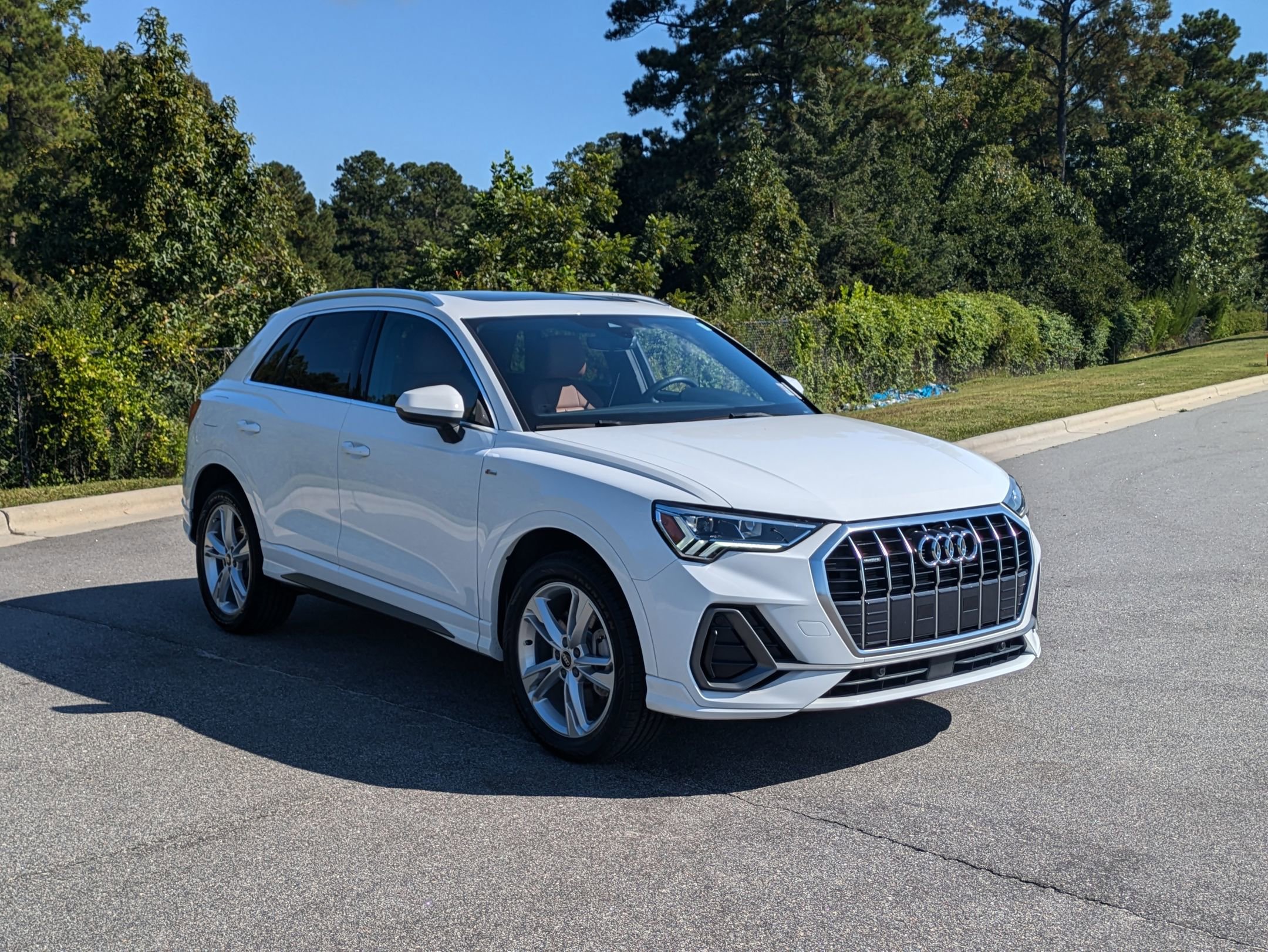 2023 Audi Q3 S line Premium photo 3