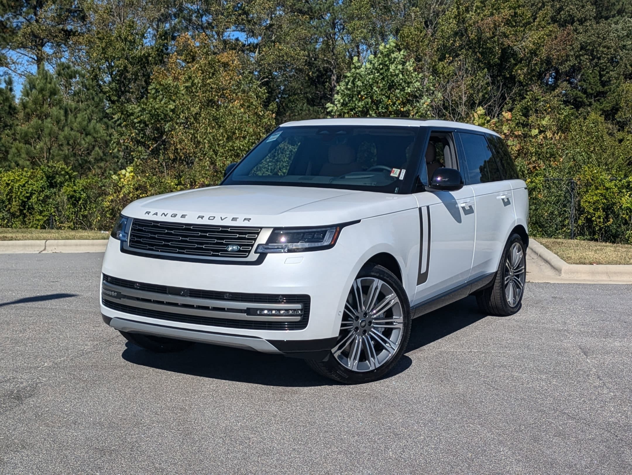 2025 Land Rover Range Rover SE's photo