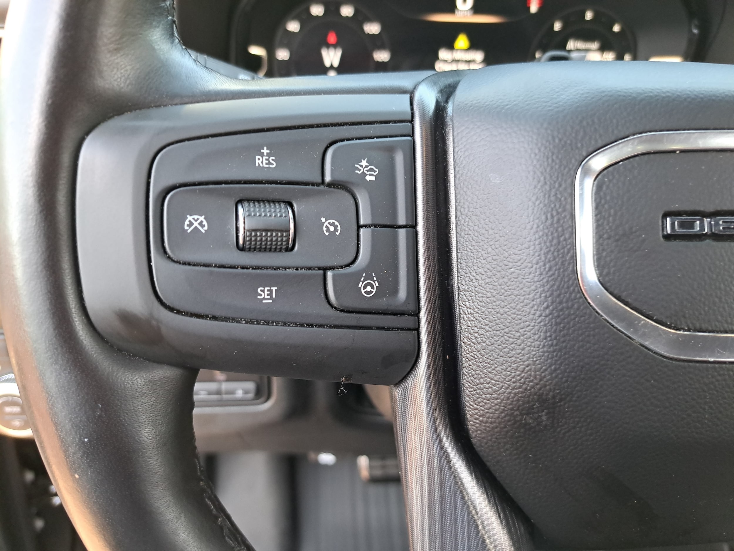 2023 GMC Yukon Denali Ultimate - Photo 19