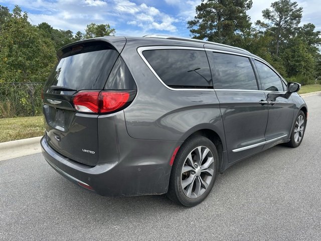 2017 Chrysler Pacifica Limited photo 2