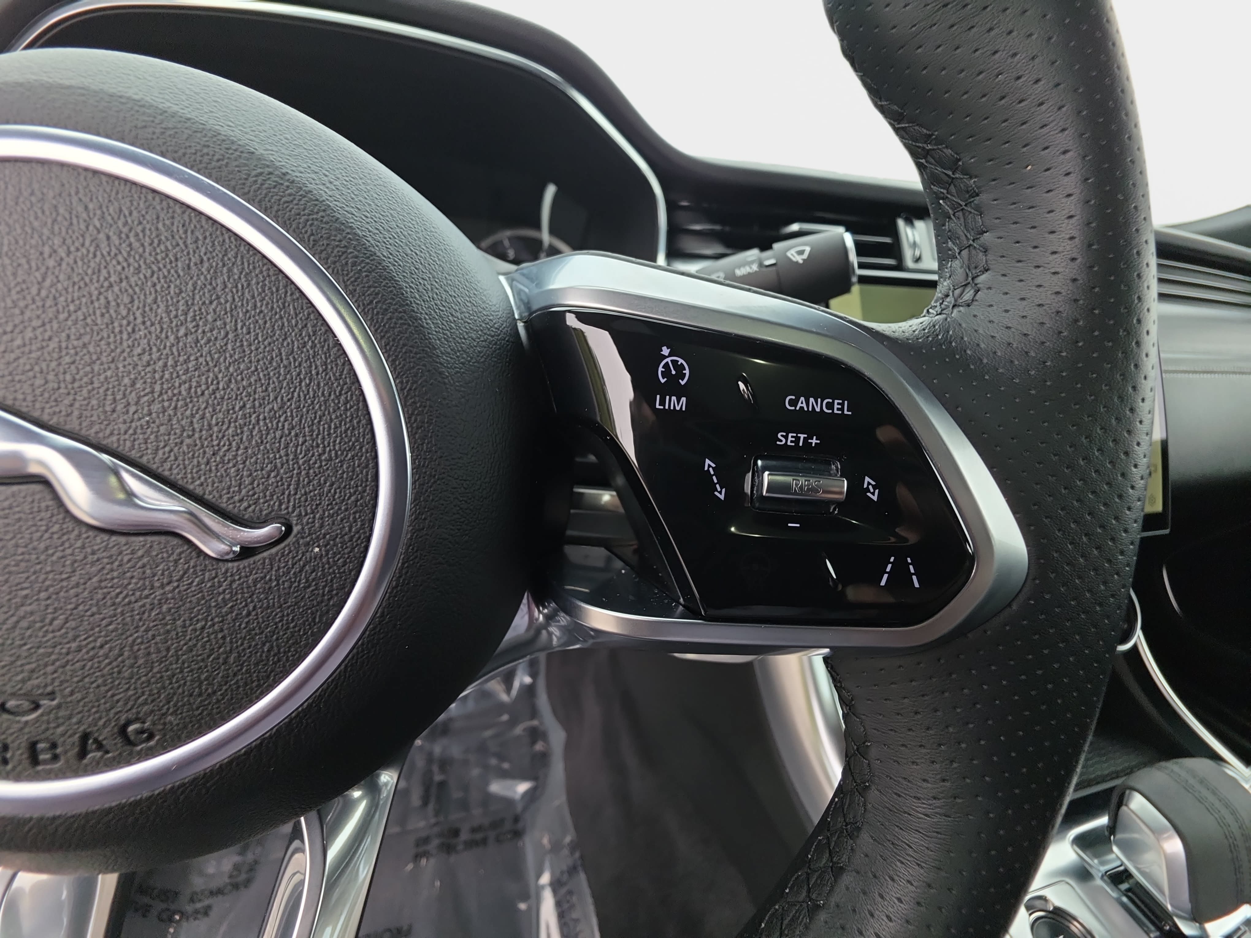 2023 Jaguar XF R-Dynamic SE - Photo 17