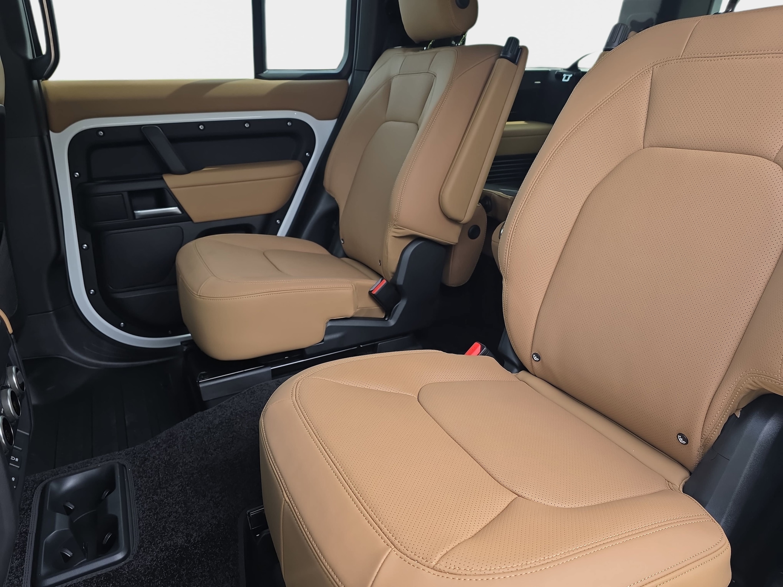 2026 Land Rover Defender X-Dynamic SE - Photo 15