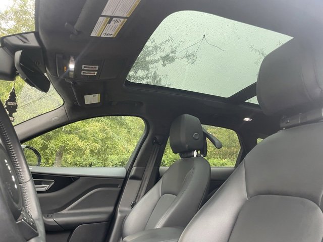 2020 Jaguar F-PACE Premium photo 3