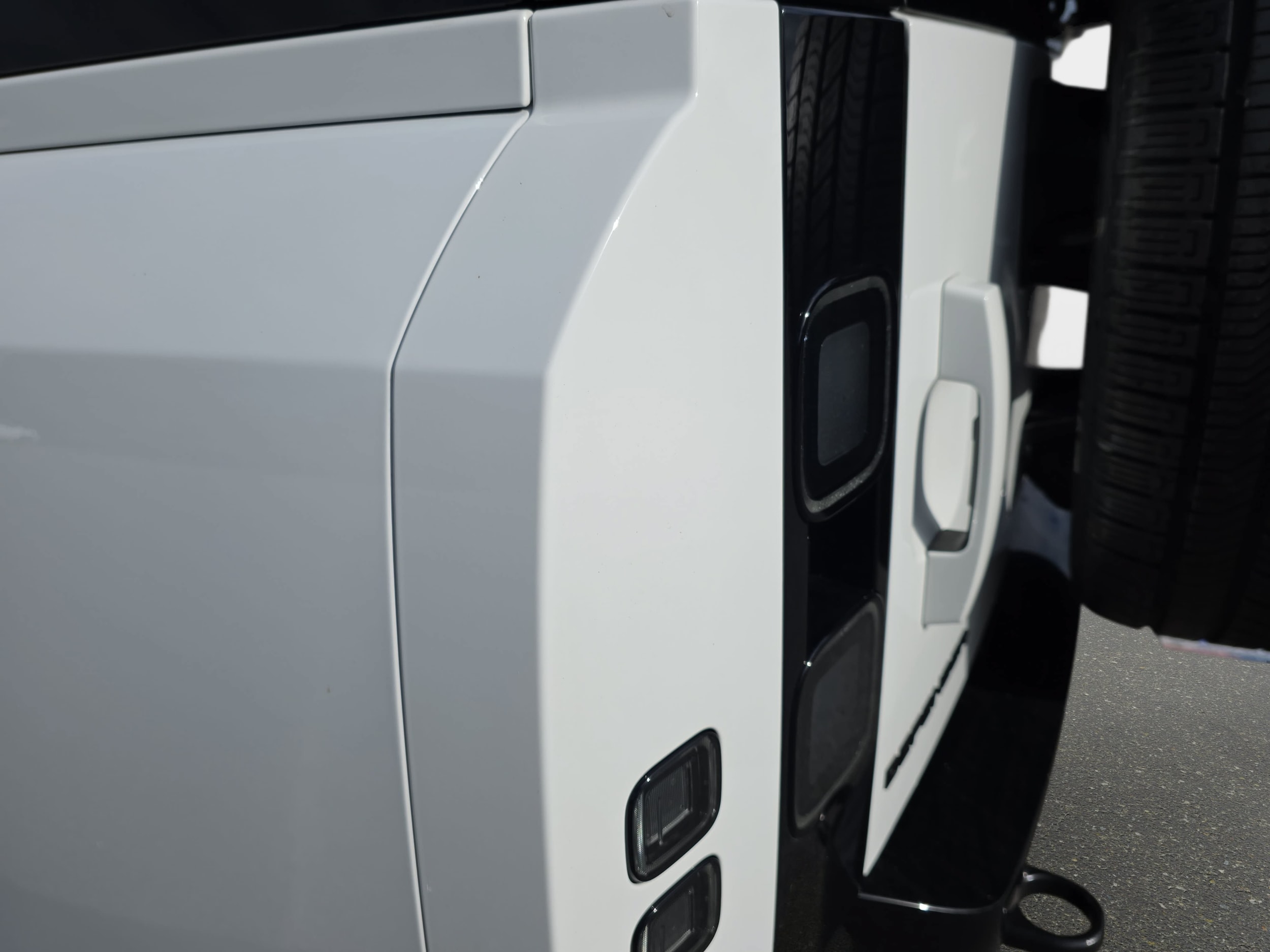2026 Land Rover Defender X-Dynamic SE - Photo 35