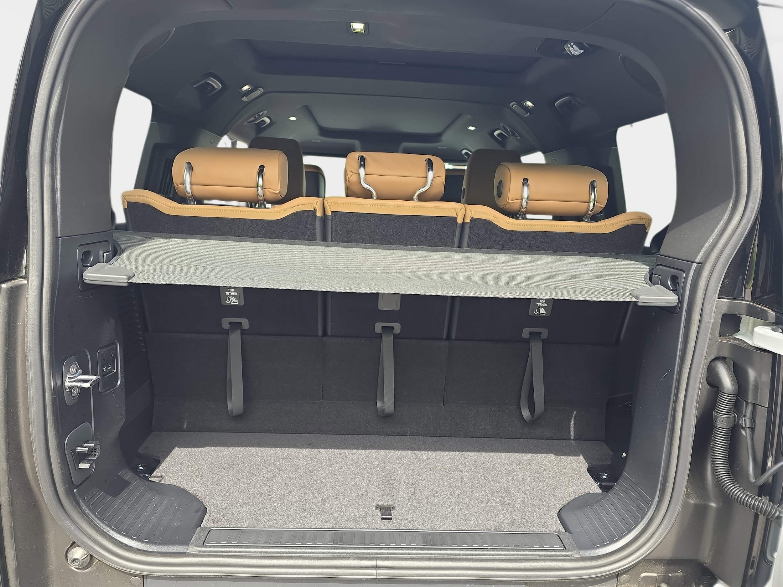 2026 Land Rover Defender X-Dynamic SE - Photo 13