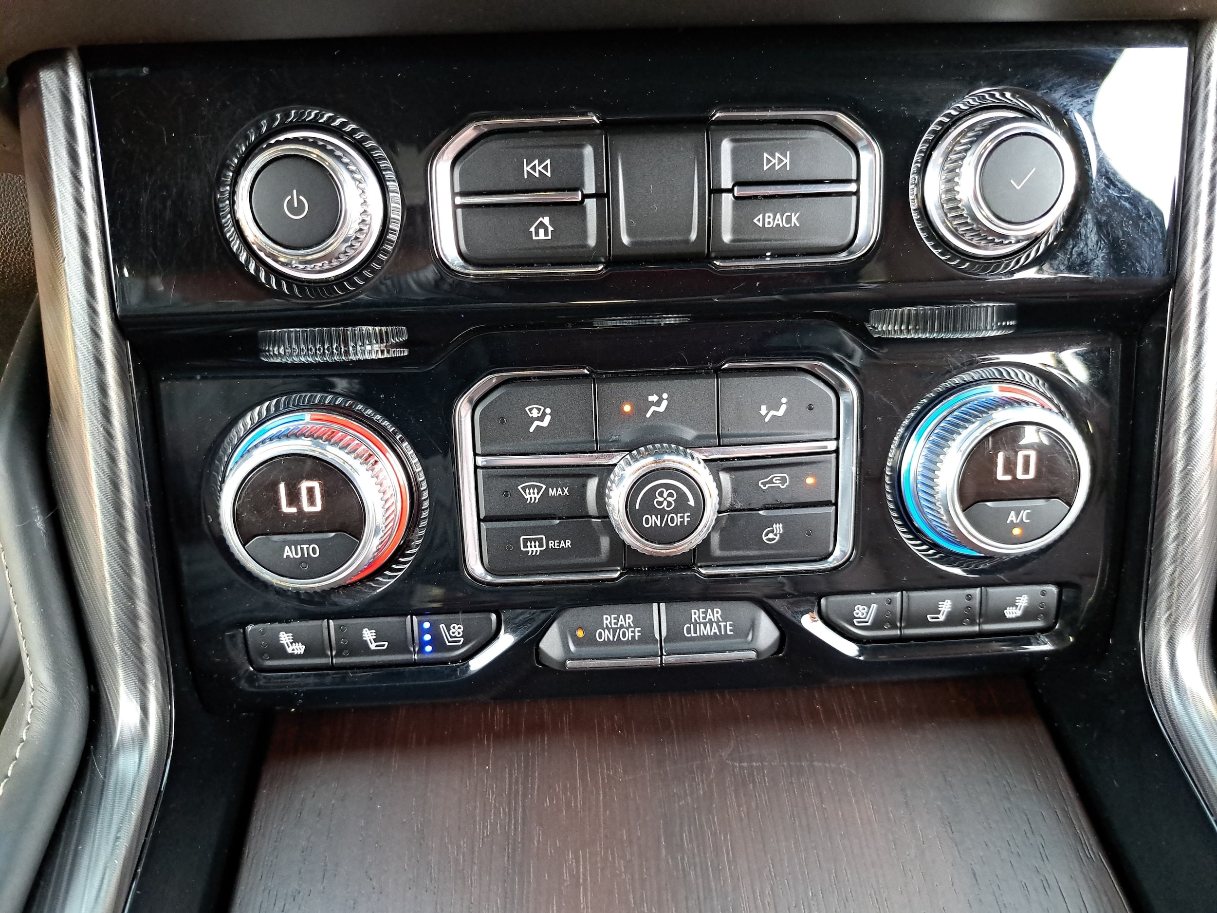 2023 GMC Yukon Denali Ultimate - Photo 27