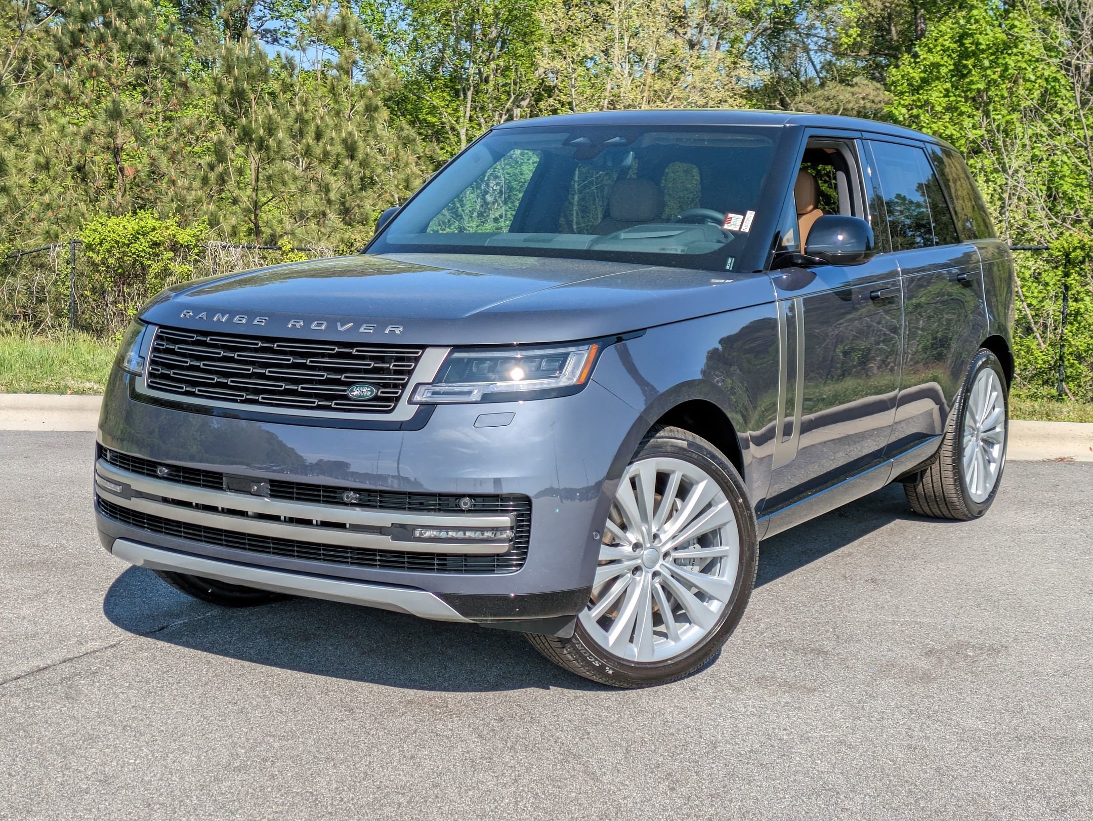 2025 Land Rover Range Rover SE photo 2