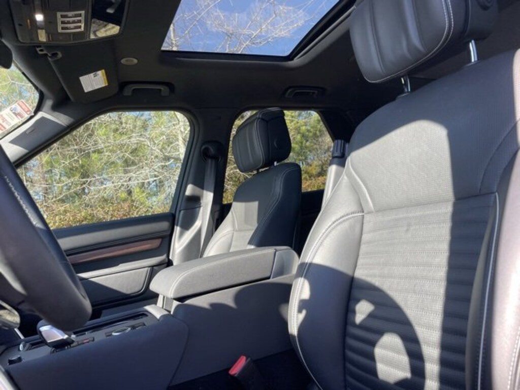 Used 2024 Land Rover Discovery Dynamic SE SUV