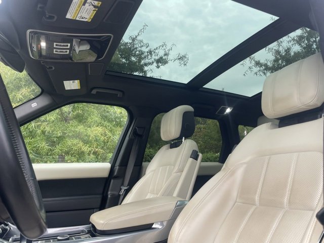 2020 Land Rover Range Rover Sport HSE photo 2