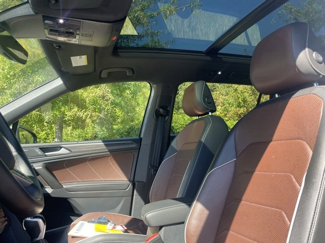2022 Volkswagen Tiguan SEL Premium R-Line photo 3