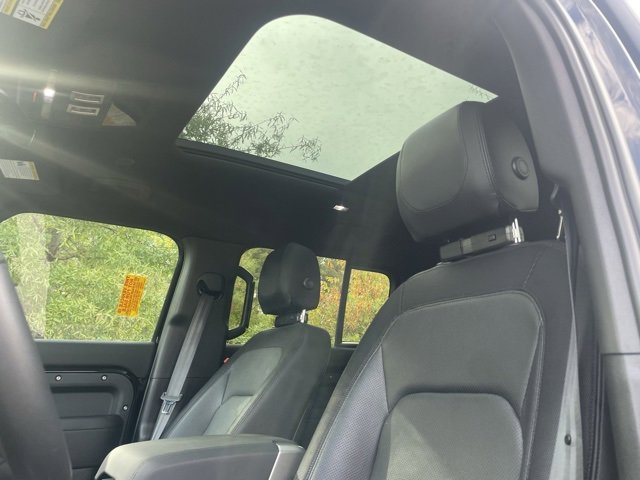 2024 Land Rover Defender 130 X-Dynamic SE photo 3