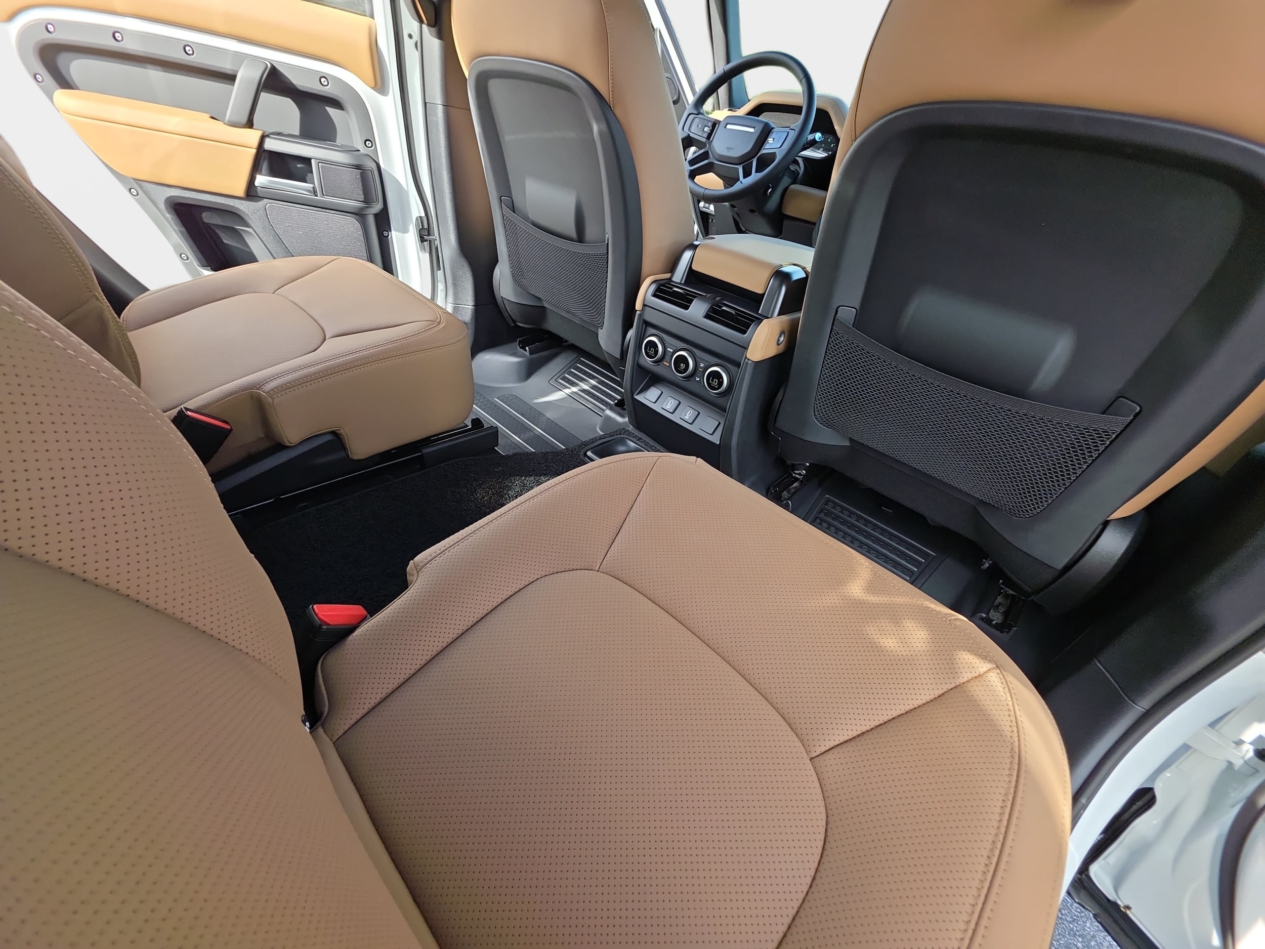 2026 Land Rover Defender X-Dynamic SE - Photo 10