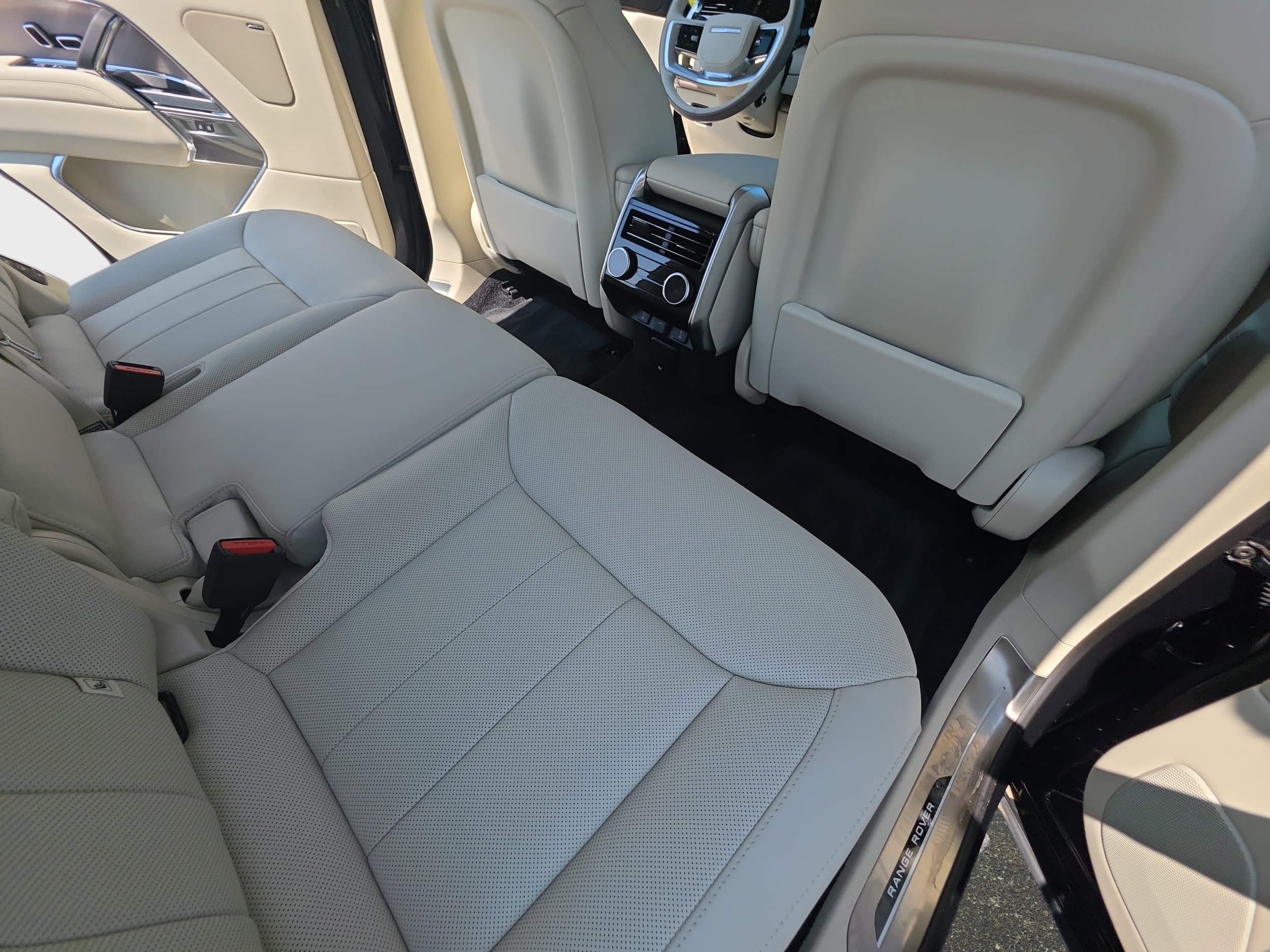 2026 Land Rover Range Rover SE - Photo 11