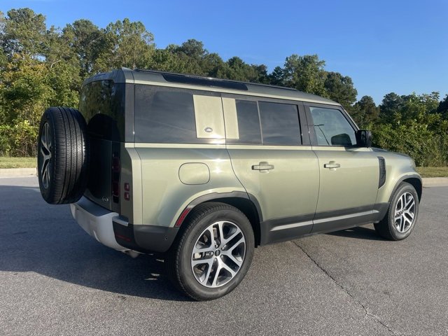 2023 Land Rover Defender SE photo 2