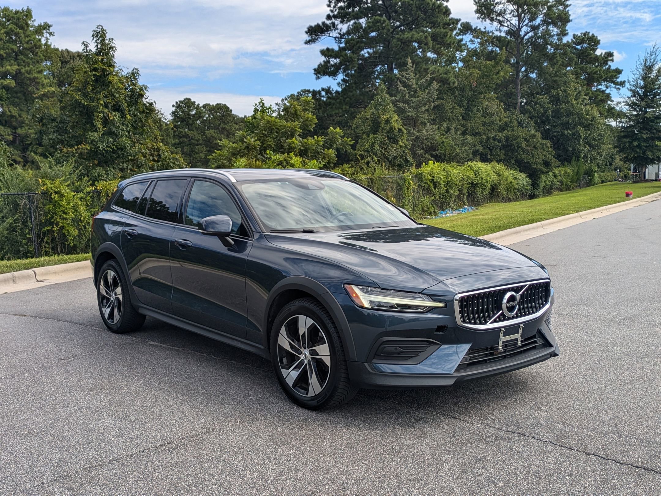 2020 Volvo V60 Cross Country T5 photo 2