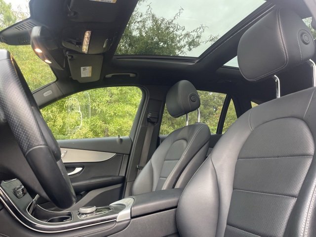 2019 Mercedes Benz GLC 300 4MATIC photo 2