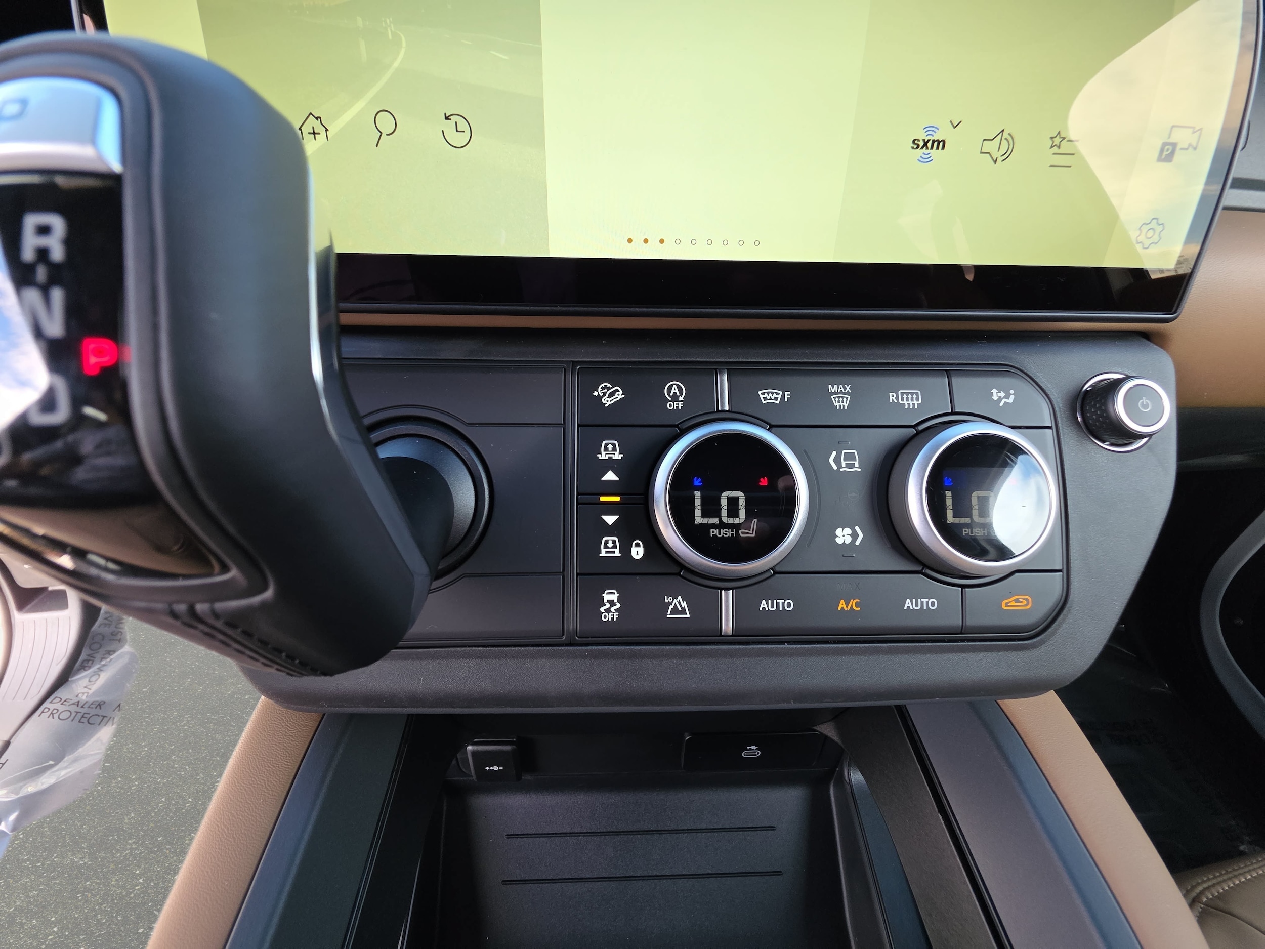 2026 Land Rover Defender X-Dynamic SE - Photo 21