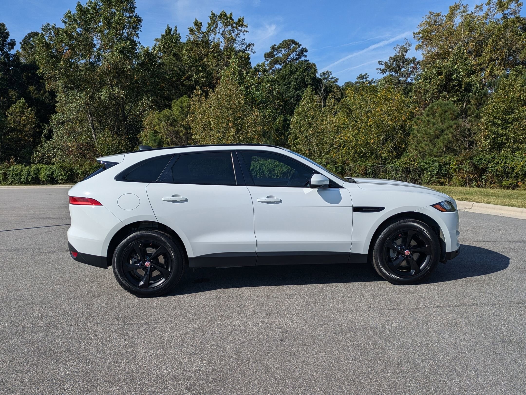 2020 Jaguar F-PACE Premium photo 4
