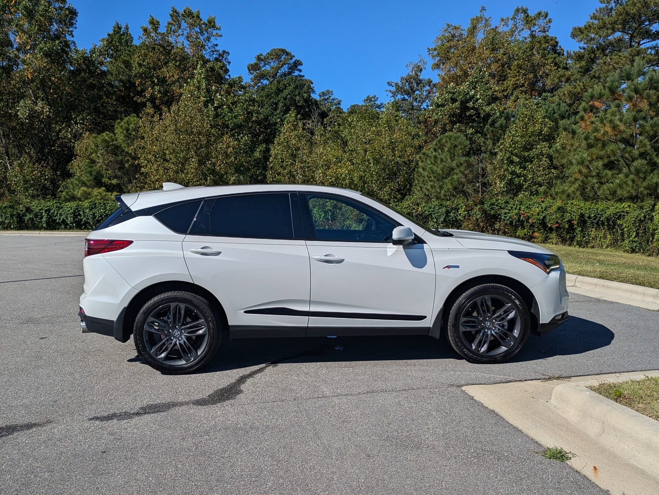 2023 Acura RDX A-Spec photo 4