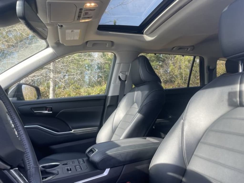 Used 2022 Toyota Highlander XLE SUV