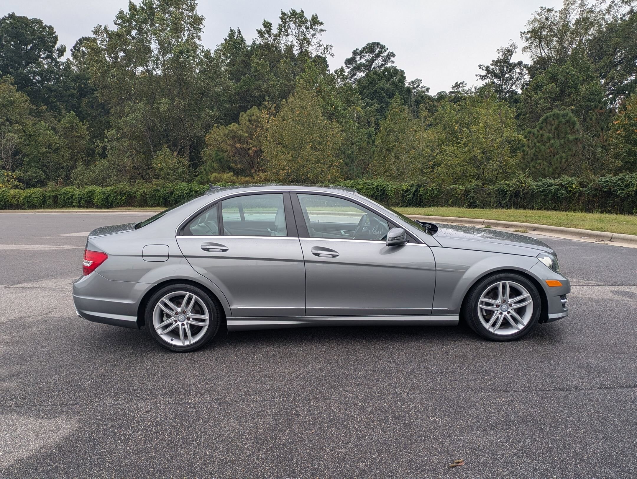 2012 Mercedes Benz C 300 Sedan photo 3