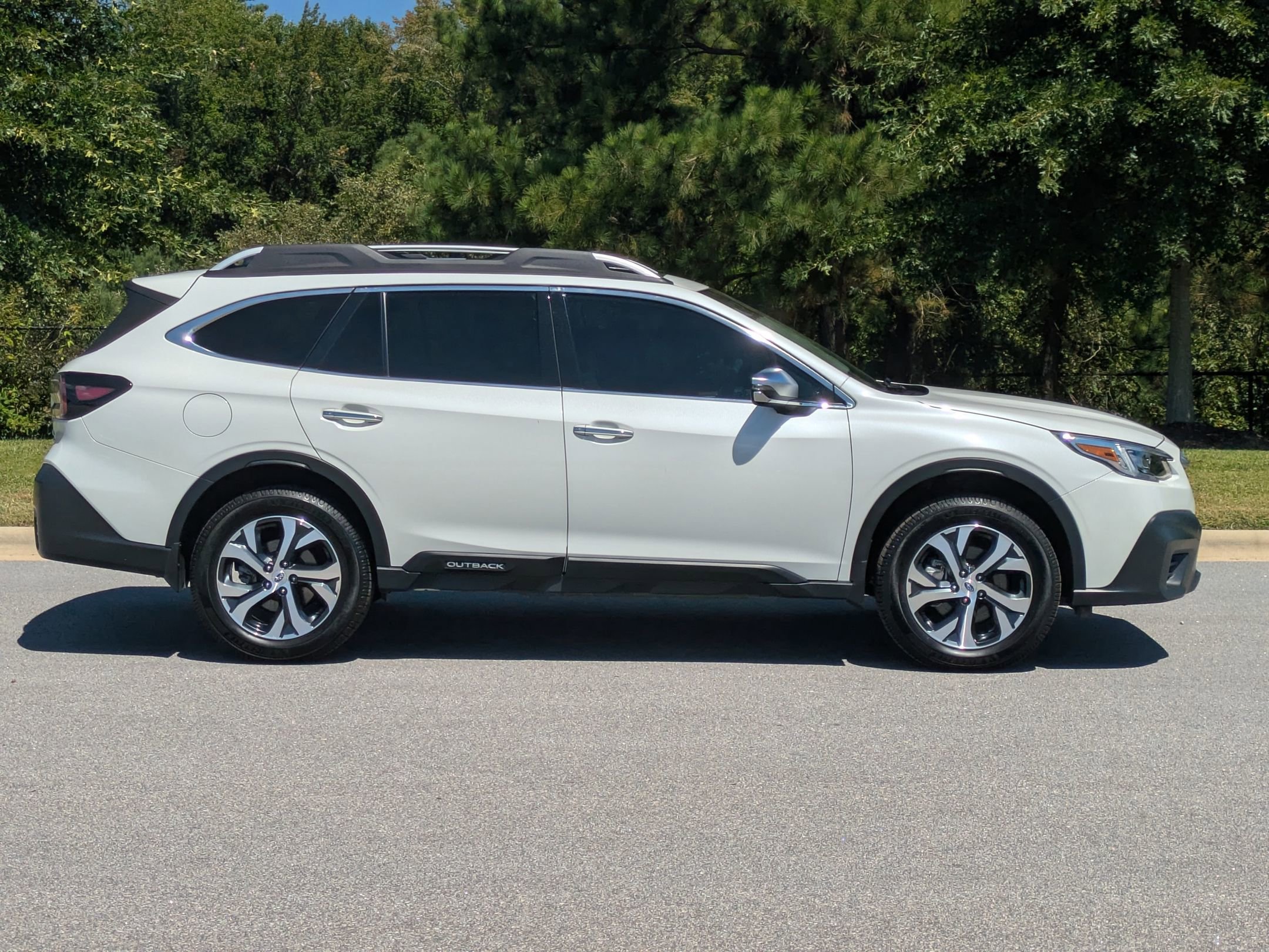 2022 Subaru Outback Touring photo 4